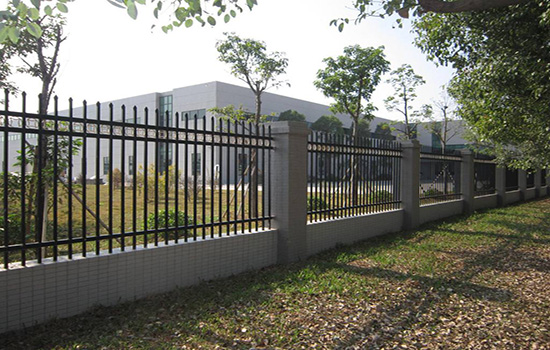 農(nóng)村小庭院<a href=http://www.sweetlakecakes.com target=_blank class=infotextkey>圍欄</a>
