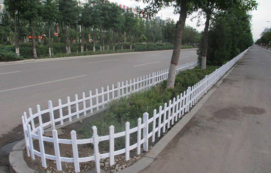 綠化隔離<a href=http://www.sweetlakecakes.com target=_blank class=infotextkey>護(hù)欄</a>