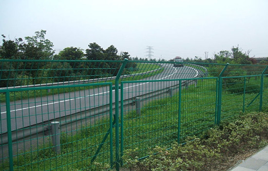 公路<a href=http://www.sweetlakecakes.com target=_blank class=infotextkey><a href=http://www.sweetlakecakes.com target=_blank class=infotextkey>圍欄</a>網(wǎng)</a>
