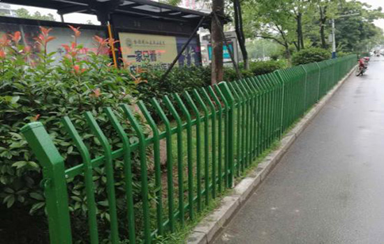 綠化帶隔離<a href=http://www.sweetlakecakes.com target=_blank class=infotextkey>護欄</a>