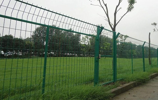 鐵絲網(wǎng)<a href=http://www.sweetlakecakes.com target=_blank class=infotextkey>圍欄</a>批發(fā)