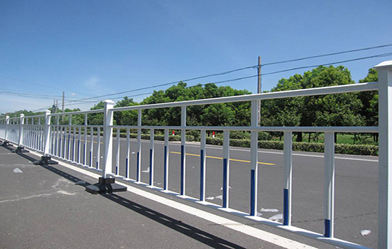 市政道路<a href=http://www.sweetlakecakes.com target=_blank class=infotextkey>護(hù)欄</a>