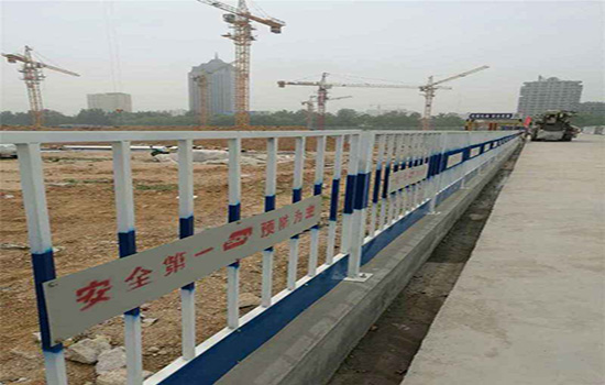 基坑防護<a href=http://www.sweetlakecakes.com target=_blank class=infotextkey>護欄</a>