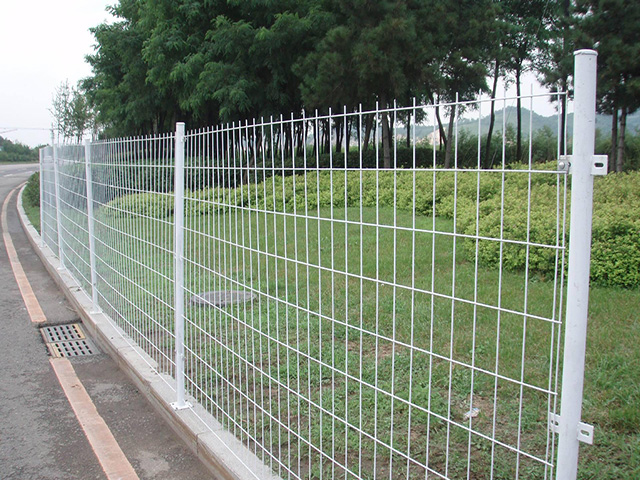 養(yǎng)殖<a href=http://www.sweetlakecakes.com target=_blank class=infotextkey><a href=http://www.sweetlakecakes.com target=_blank class=infotextkey>圍欄</a>網(wǎng)</a>