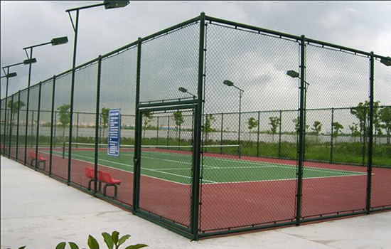 籃球場(chǎng)<a href=http://www.sweetlakecakes.com target=_blank class=infotextkey>圍欄</a>
