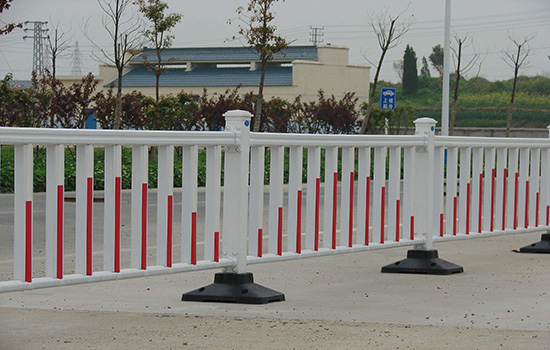 街道<a href=http://www.sweetlakecakes.com target=_blank class=infotextkey>護(hù)欄</a>