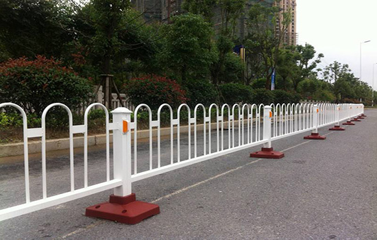 交通設(shè)施<a href=http://www.sweetlakecakes.com target=_blank class=infotextkey>護欄</a>