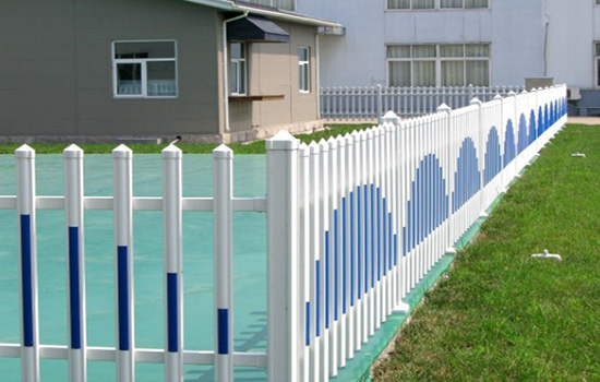 塑鋼<a href=http://www.sweetlakecakes.com target=_blank class=infotextkey>護(hù)欄</a>